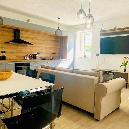 Modern Apartment With Fireplace & Stylish Kitchen Kanfanar Extérieur photo