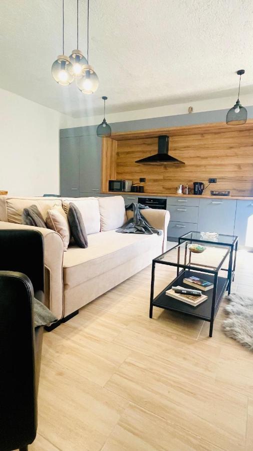 Modern Apartment With Fireplace & Stylish Kitchen Kanfanar Extérieur photo