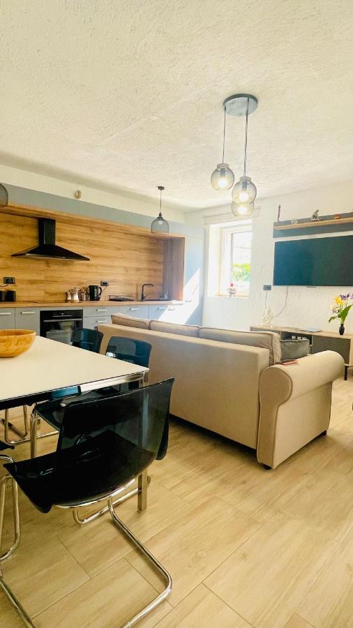 Modern Apartment With Fireplace & Stylish Kitchen Kanfanar Extérieur photo