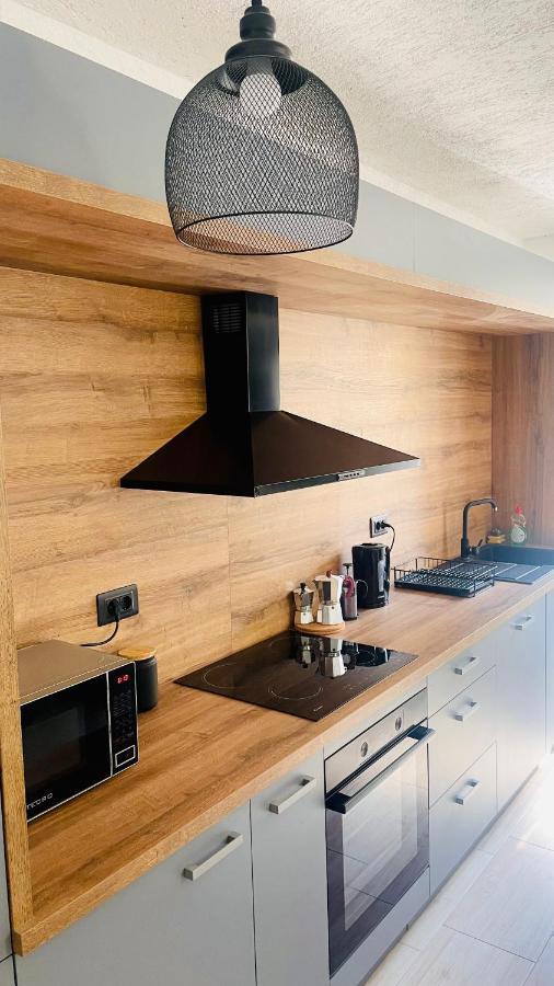 Modern Apartment With Fireplace & Stylish Kitchen Kanfanar Extérieur photo
