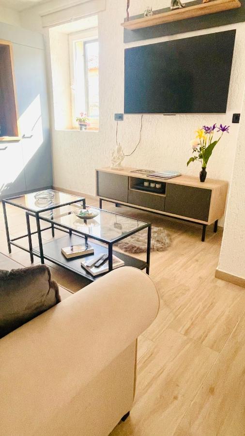 Modern Apartment With Fireplace & Stylish Kitchen Kanfanar Extérieur photo